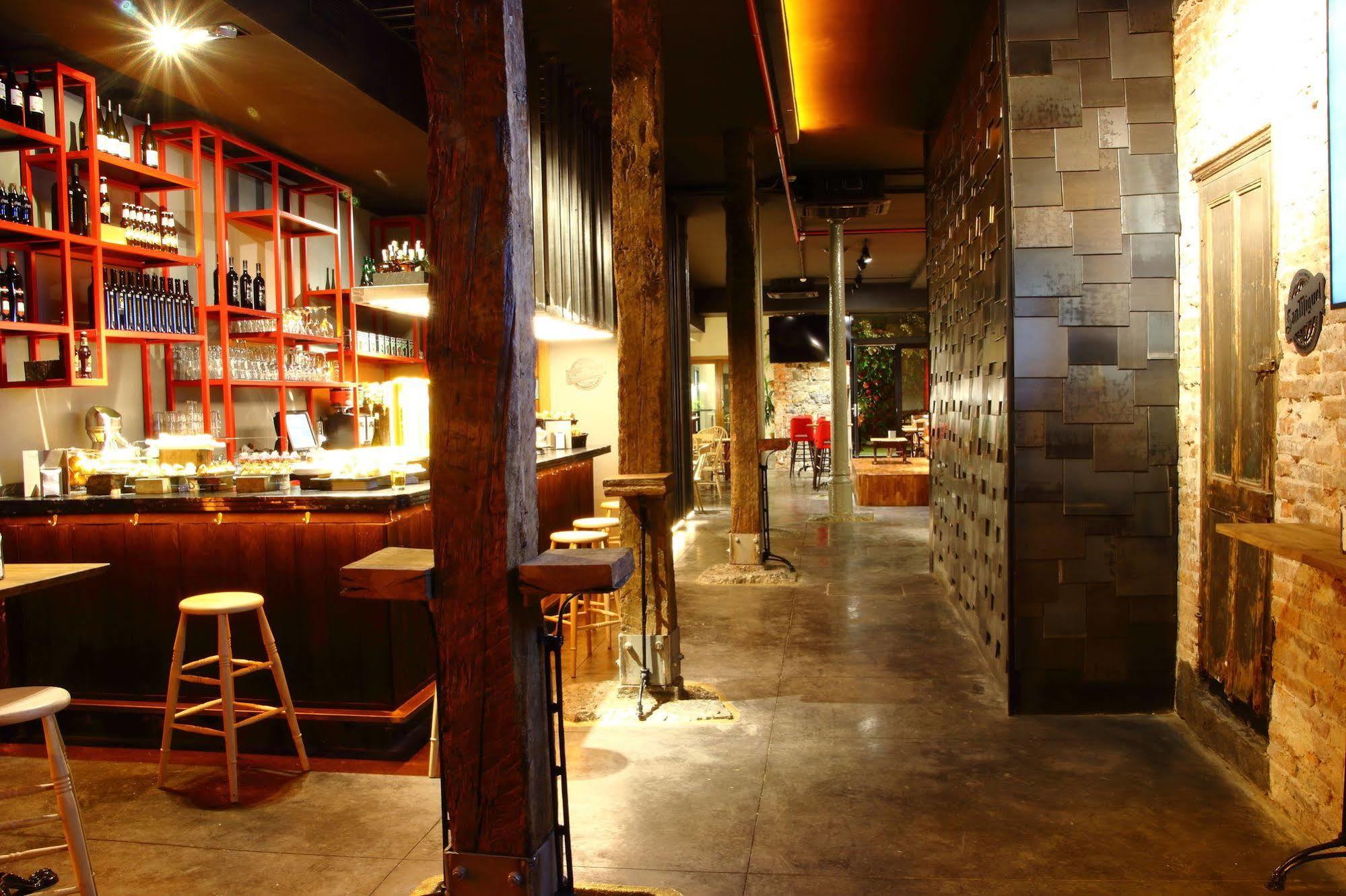 Poshtel Bilbao - Premium Hostel Ngoại thất bức ảnh