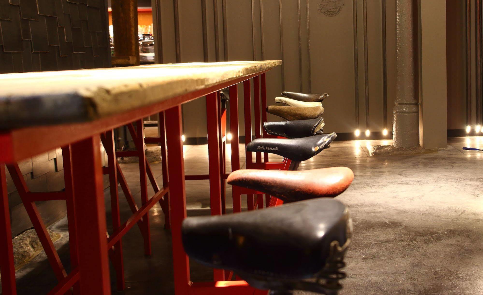 Poshtel Bilbao - Premium Hostel Ngoại thất bức ảnh