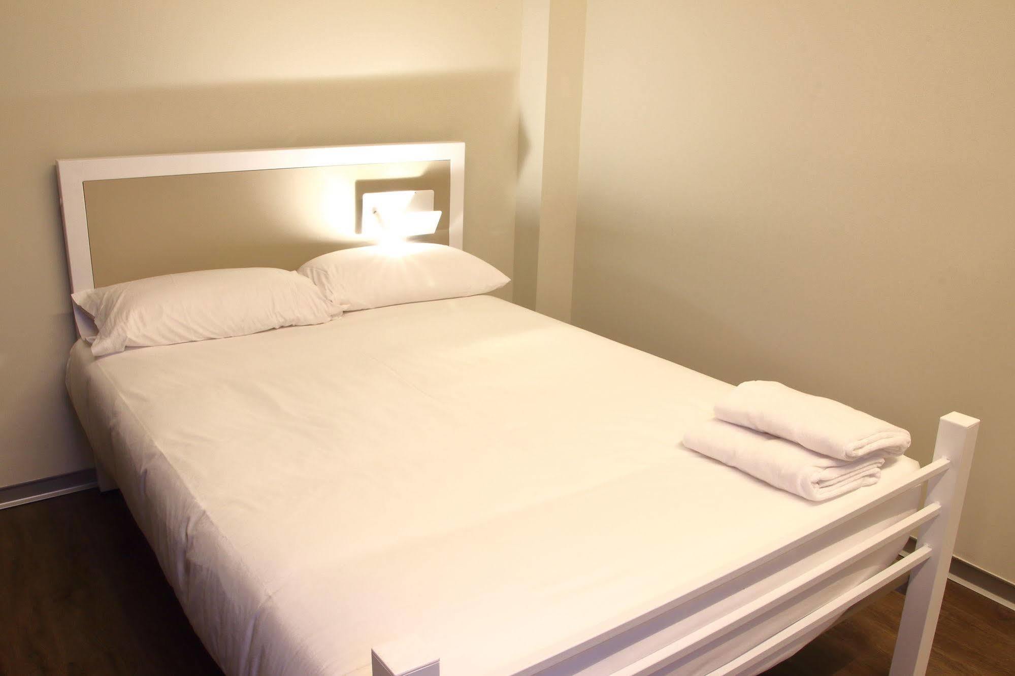 Poshtel Bilbao - Premium Hostel Ngoại thất bức ảnh