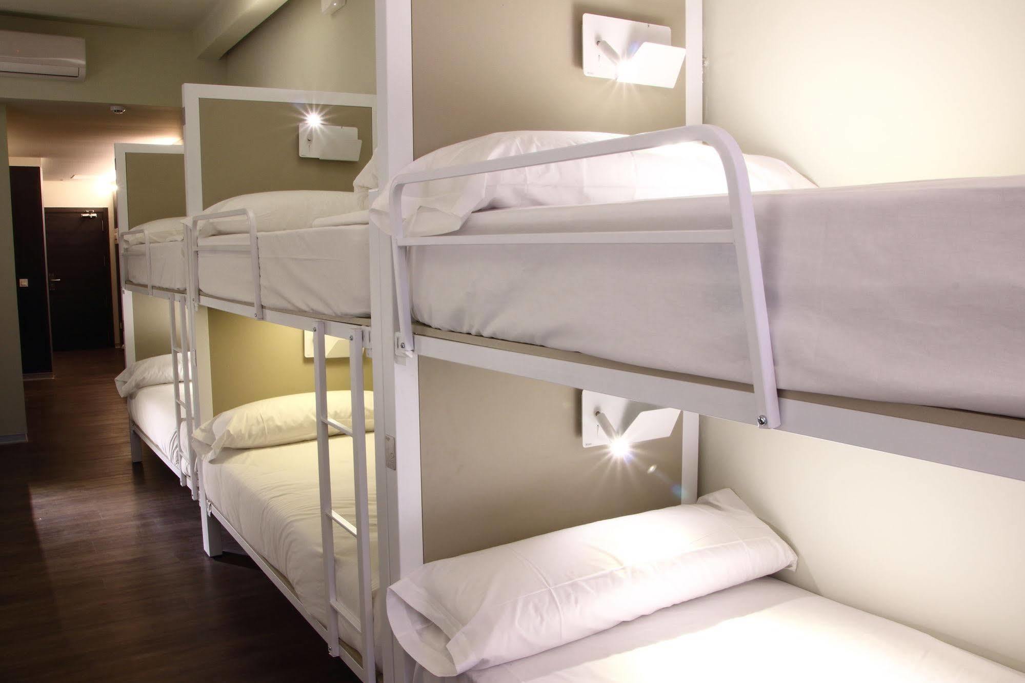Poshtel Bilbao - Premium Hostel Ngoại thất bức ảnh