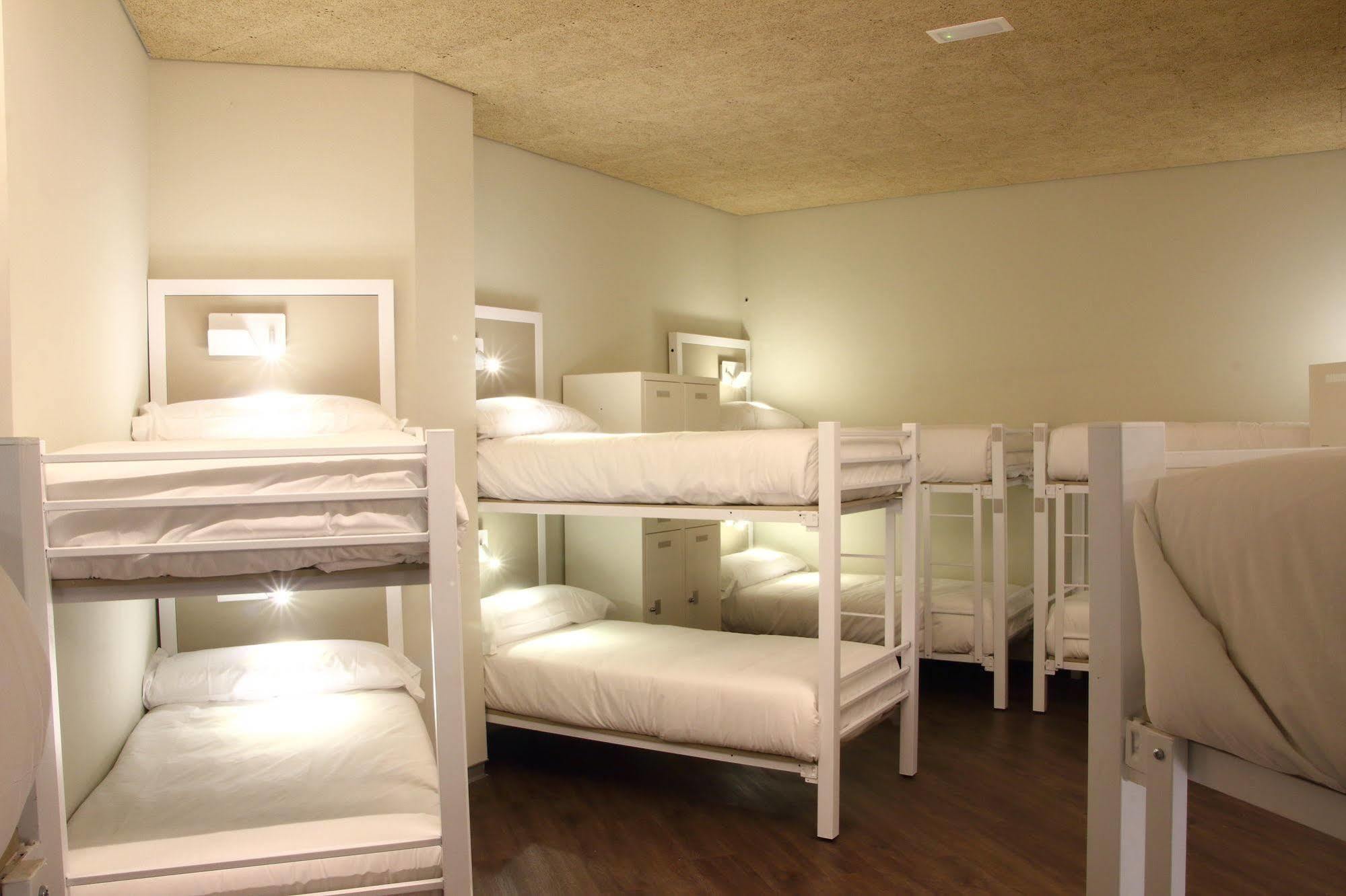 Poshtel Bilbao - Premium Hostel Ngoại thất bức ảnh