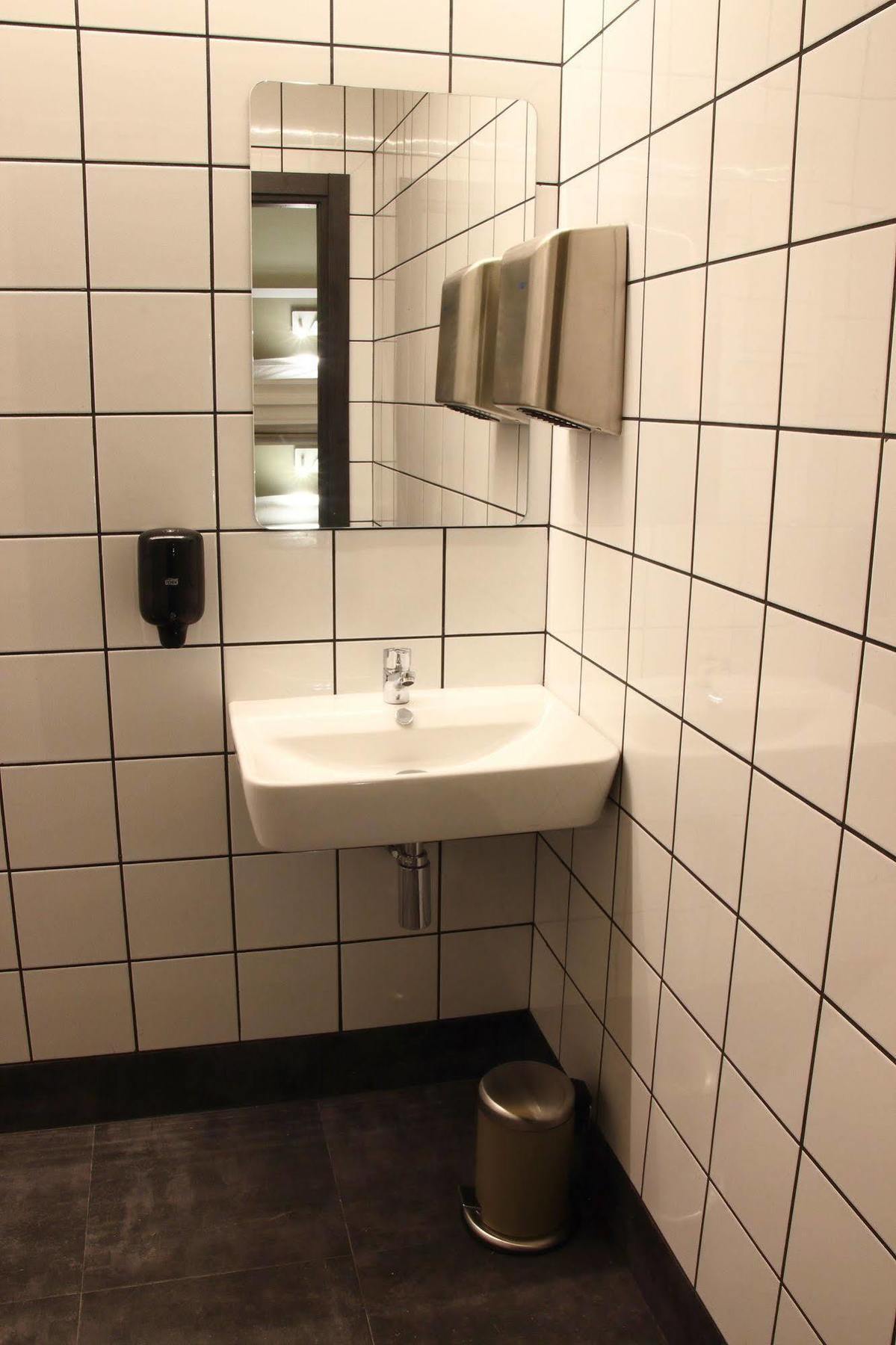 Poshtel Bilbao - Premium Hostel Ngoại thất bức ảnh