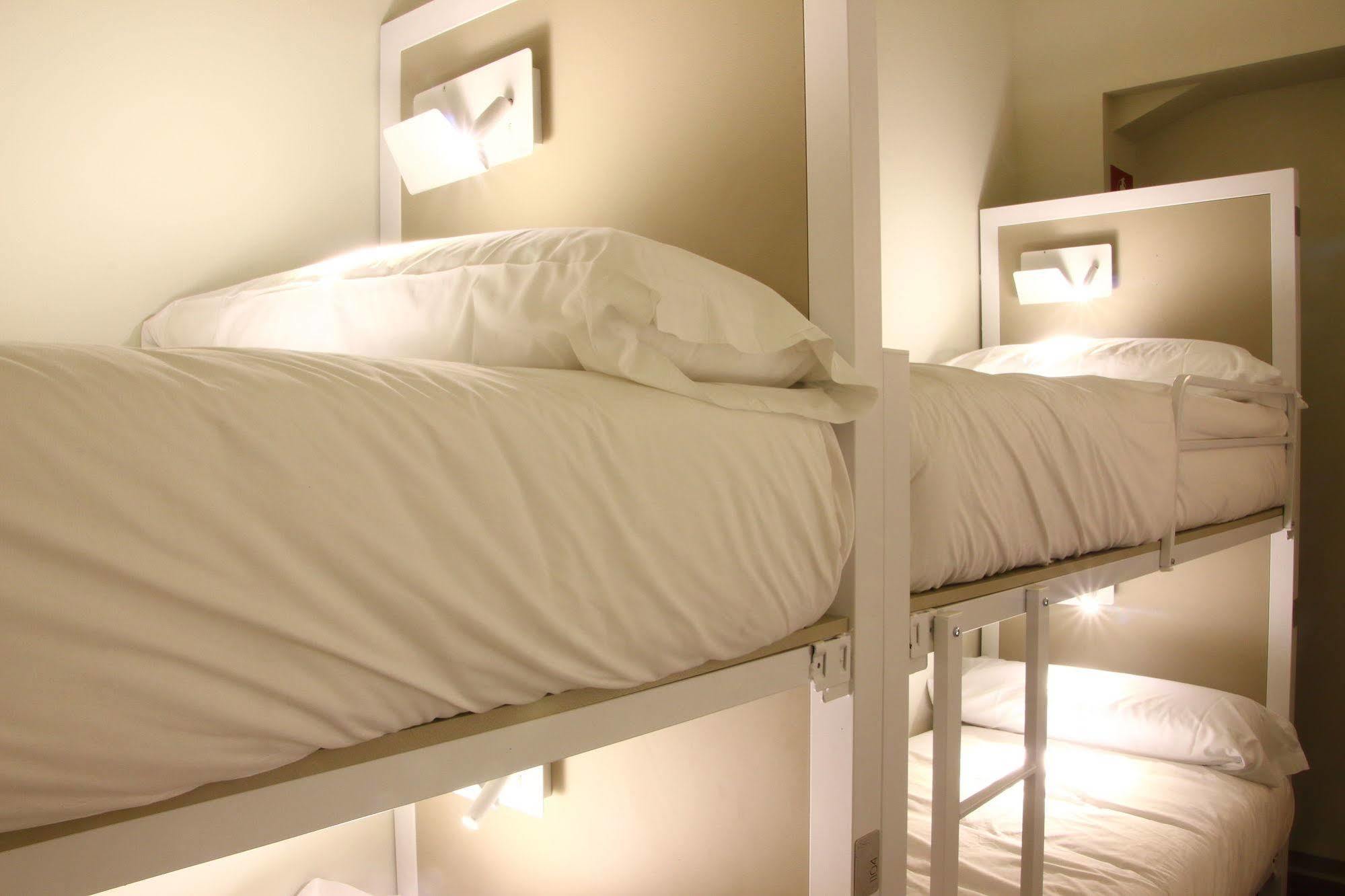 Poshtel Bilbao - Premium Hostel Ngoại thất bức ảnh