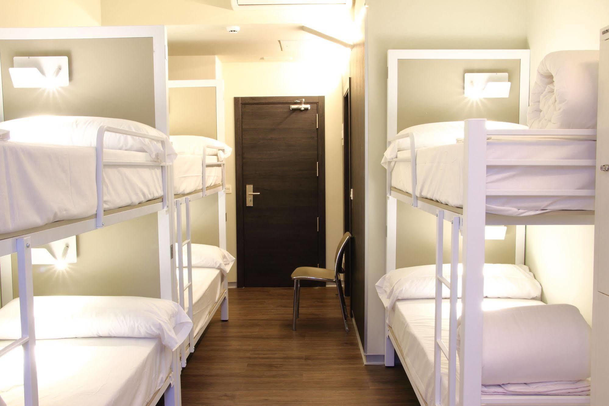 Poshtel Bilbao - Premium Hostel Ngoại thất bức ảnh