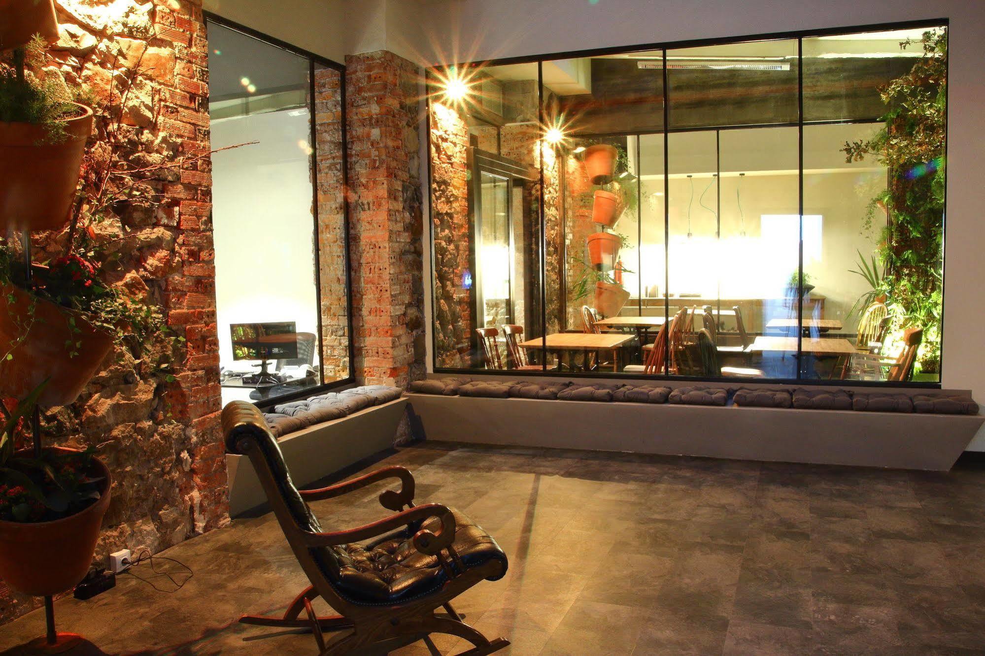 Poshtel Bilbao - Premium Hostel Ngoại thất bức ảnh